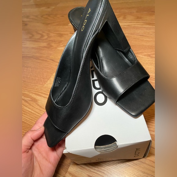 Square toe open toe heel. Size 9 mule style - Picture 1 of 5